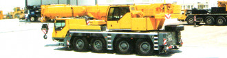 Liebherr Dubai LTM 1060 im Hintergrund Schmidbauer  Kran Nr.234