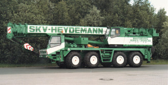 SKV Duisburg     Krupp 60 GMT-AT/Gottwald AMK 75/Demag HC 40/Coles 13/17/Gottwald AMK 45/P&H T 750